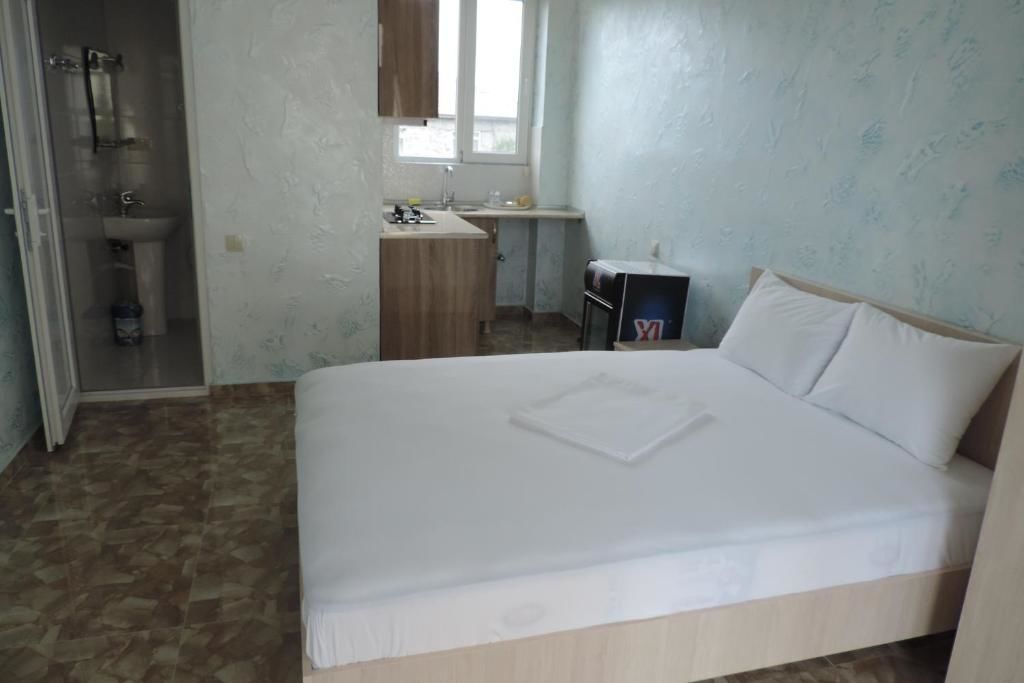 Отель Beach House Hotel Батуми