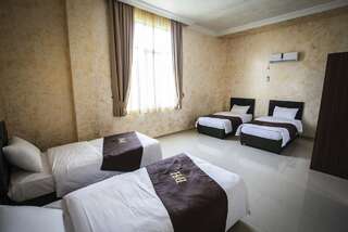 Отель Beach House Hotel Батуми Люкс (для 2 взрослых и 2 детей)-1