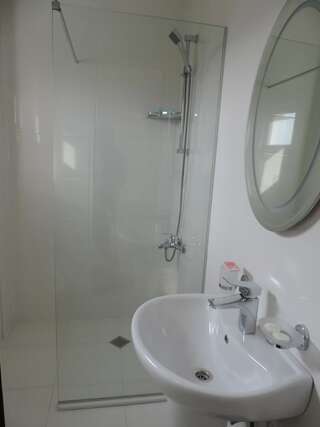 Отель Beach House Hotel Батуми Стандартные апартаменты-1