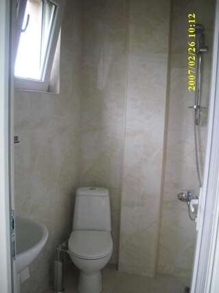 Отель Beach House Hotel Батуми Стандартный трехместный номер-7