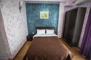 Отель Beach House Hotel Батуми Стандартный четырехместный номер-3