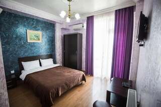 Отель Beach House Hotel Батуми Стандартный четырехместный номер-4