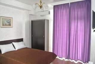 Отель Beach House Hotel Батуми Стандартный четырехместный номер-12
