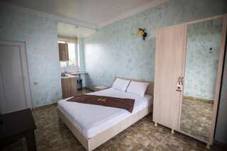 Отель Beach House Hotel Батуми Апартаменты с балконом-2